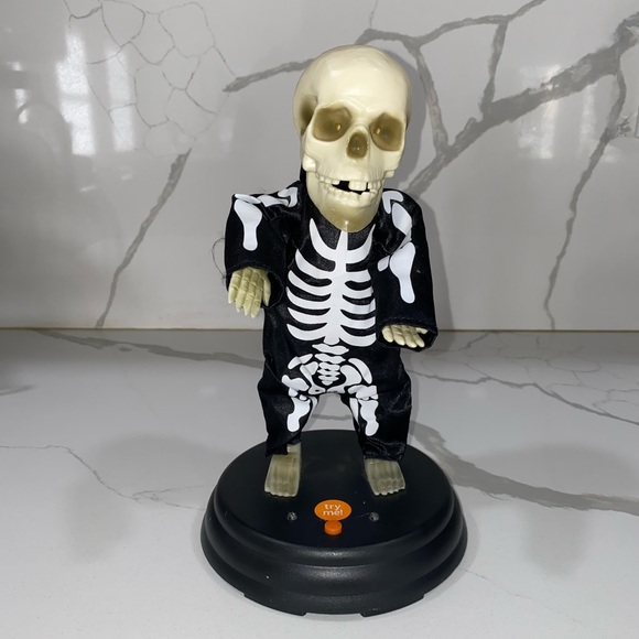 Gemmy Other - Gemmy grave raver dancing skeleton (works) -Halloween